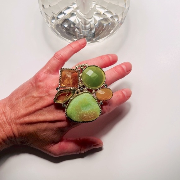 •Beautiful and Unique Ring - Picture 3 of 3